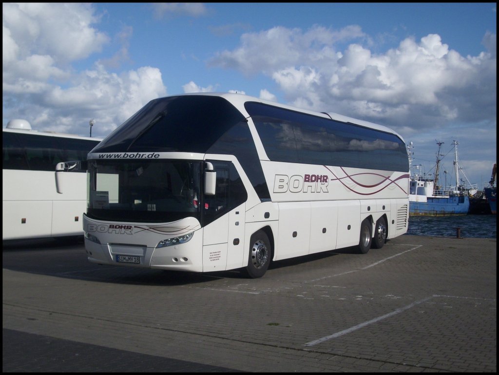 Neoplan Starliner von Bohr aus Deutschland im Stadthafen Sassnitz.