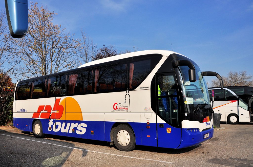 NEOPLAN TOURLINER von SAB-tours aus sterreich.Krems,Oktober 2012.