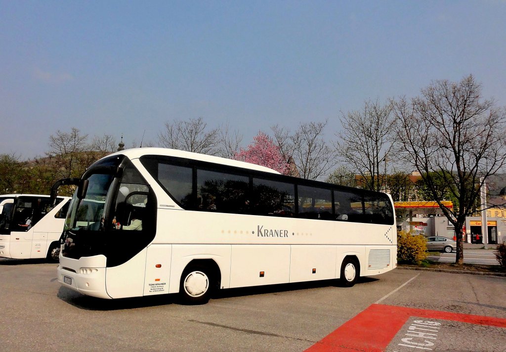 NEOPLAN TOURLINER von Toni KRANER Reisen aus der BRD am 21.4.2013 in Krems an der Donau.