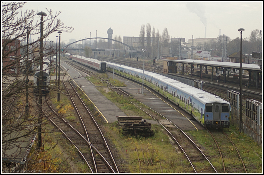 Noch immer stehen die Wagen des EuHoTra-Zuges an der gleichen Stelle im Talgo-Werk (gesehen Berlin Warschauer Strae 20.11.2010)