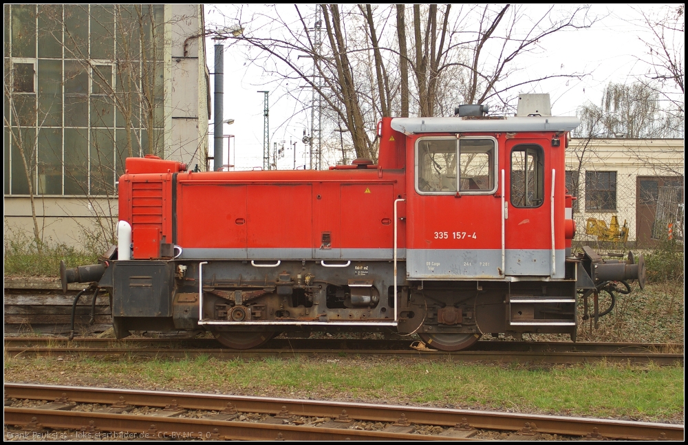 Noch immer steht DB Schenker 335 157 auf den Auengleisen des Bw Cottbus, so auch am 18.04.2013
<br><br>
Update: ++ 02.03.2017 in Cottbus durch Fa. Bender