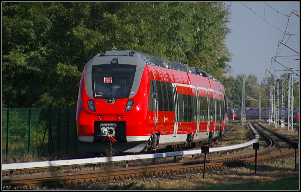 Noch ohne Frontnummer, dafr aber alles an den Seiten: 442 264-8 fr die Nrnberger S-Bahn (gesehen Hennigsdorf. Berlin 04.10.2010)