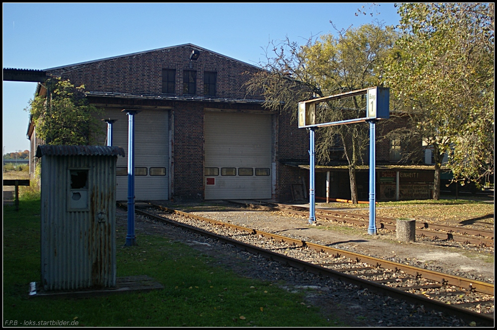 Ob hier wirklich einmal ein Bahnsteig war lsst sich heute nicht mehr feststellen. Aber die Anzeige dafr gibt es (gesehen Bw-Fest Lutherstadt Wittenberg 10.10.2010)