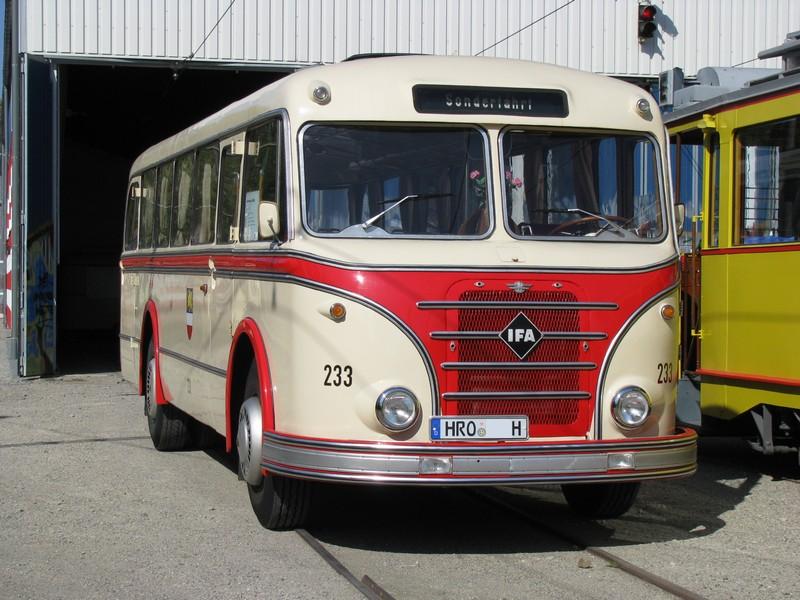 Omnibus H 6 B/L des VEB Nahverkehr Rostock beim Aktionstag der Strba-freunde in Rostock [19.09.2009]