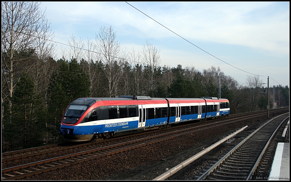 PEG VT 643.06 / 643 363-4 nach Templin Stadt fhrt gleich zum nchsten Verkehrshalt in Oranienburg ein (gesehen Lehnitz 25.02.2011)