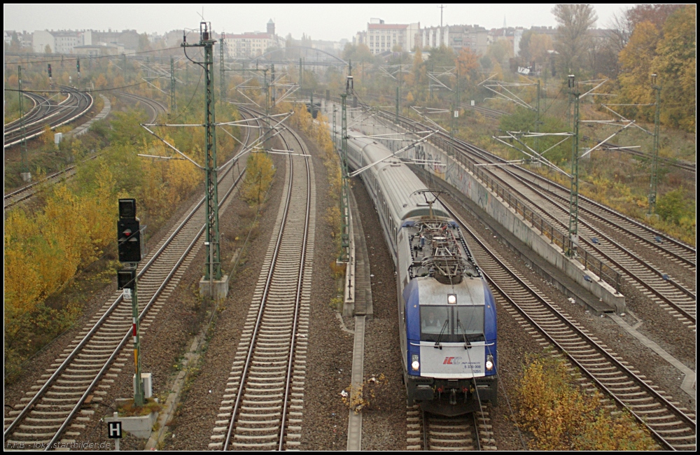 PKPIC 370 008 mit unbekanntem EC (gesehen Berlin Gesundbrunnen, Swinemnder Brcke 02.11.2010)