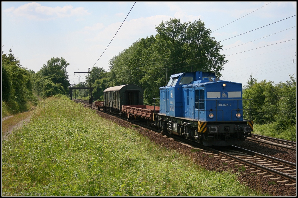 PRESS 204 022 / 203 225 mit zwei Niederbordwagen und in der Mitte einen historischen Packwagen (gesehen Lehrte-Ahlten b. Hannover 24.06.2010)