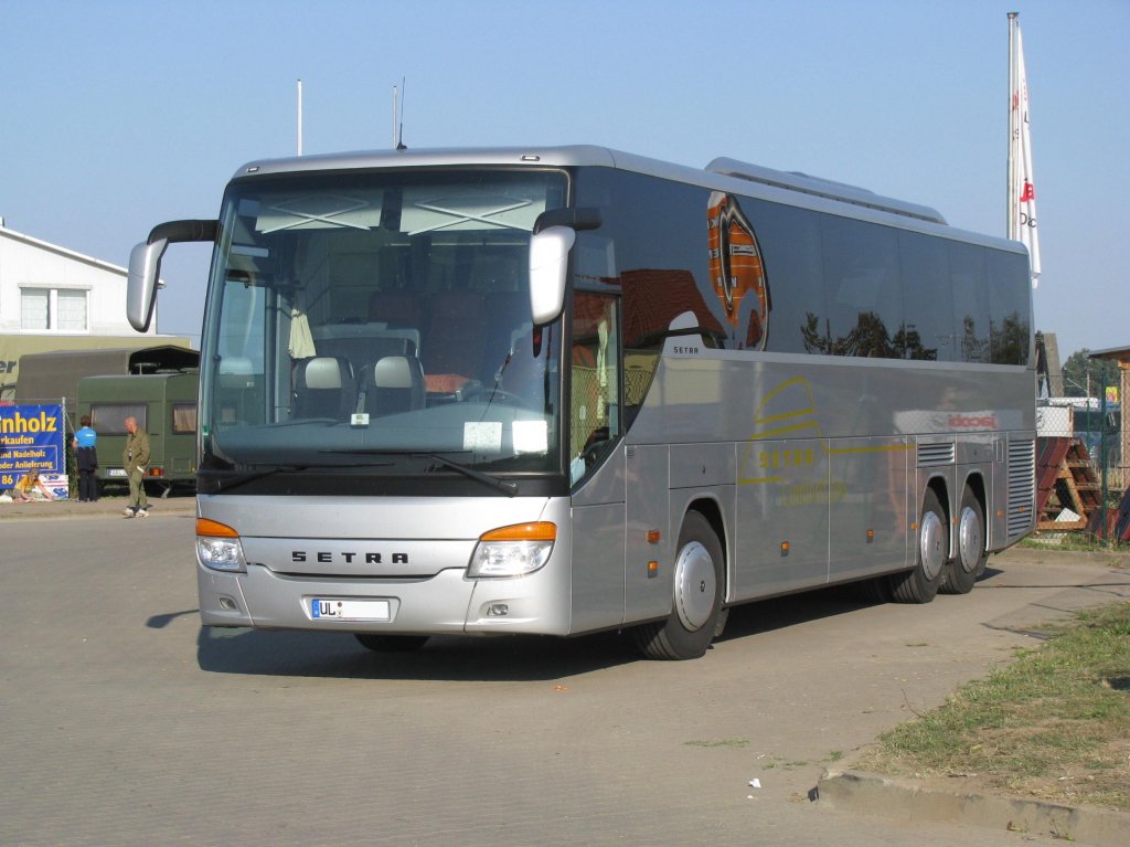 Reiseomnibus SETRA ... aus Ulm (UL) fotografiert beim 6. groe TATRA-Treffen Seehausen/Altmark [20.09.2009]
