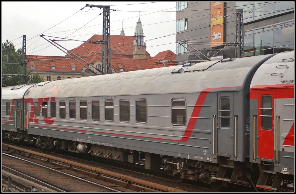 RZD 061 02123 / 622070-30435-5 WLABm in Berlin Alexanderplatz, 14.06.2012
<br><br>
Eingereiht im D 1248 nach Berlin Hauptbahnhof fuhr dieser Schlafwagen der russischen Staatsbahn (RZD)