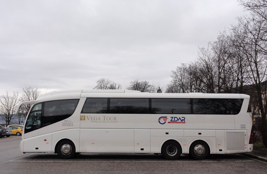 SCANIA IRIZAR von VEGA TOURS aus der CZ im Jnner 2013 in Krems an der Donau.