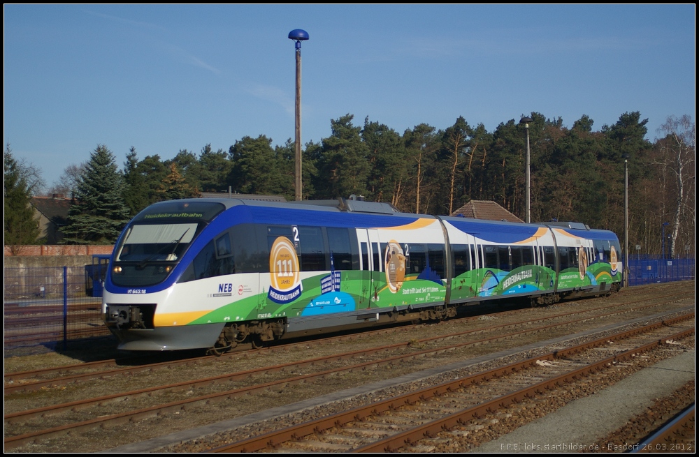 Seit 1901 befrdert die liebevoll genannte  Heidekrautbahn  Personen und Gter. Durch die Kriegswirren und Teilung Deutschlands konnte erst 2004 wieder zwischen Berlin-Karow und Gro Schnebeck/Wensickendorf der Betrieb wieder augfgenommen werden. Seit 2011 werden auch durchgehende Fahrten nach Berlin-Gesundbrunnen angeboten. Zum Jubilum wurde VT 643.16 / 643 372 mit einem neuen Design versehen und am 26.03.2012 in Basdorf der ffentlichkeit vorgestellt.