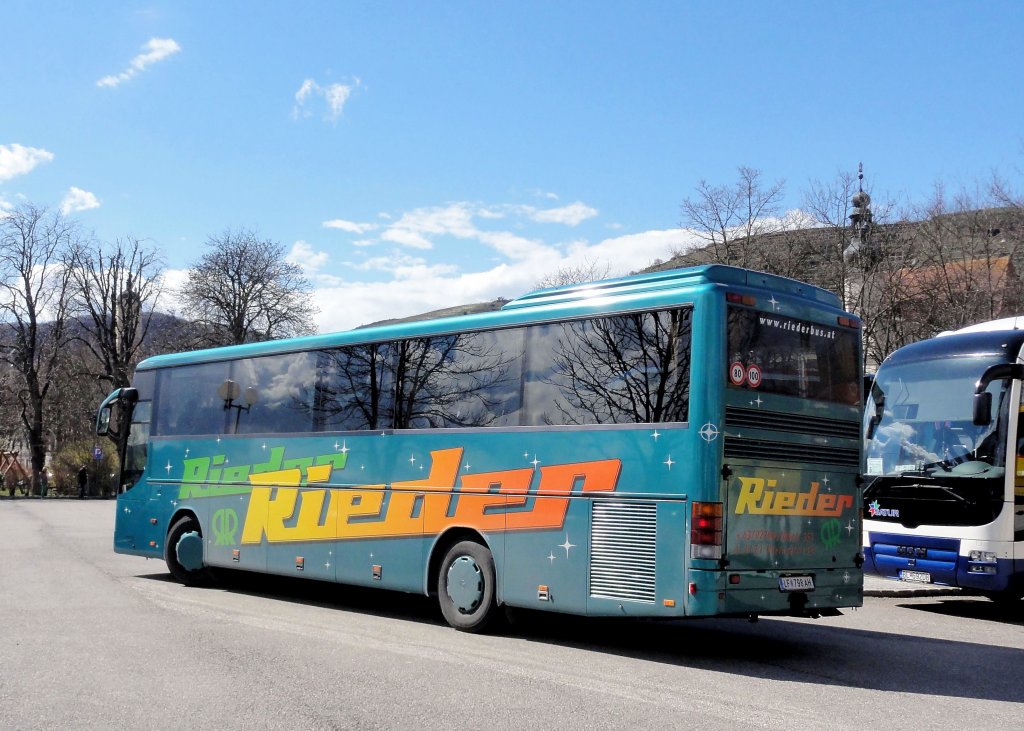 SETRA 315 GT-HD von RIEDER Reisen aus Niedersterreich am 13.4.2013 in Krems an der Donau.