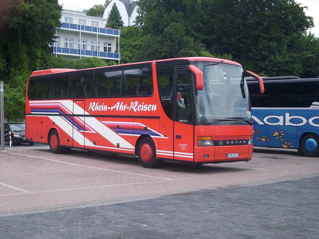 Setra 315 HDH von Rhein-Ahr-Reisen aus Deutschland (ex Reisering Hamburg) im Stadthafen Sassnitz.