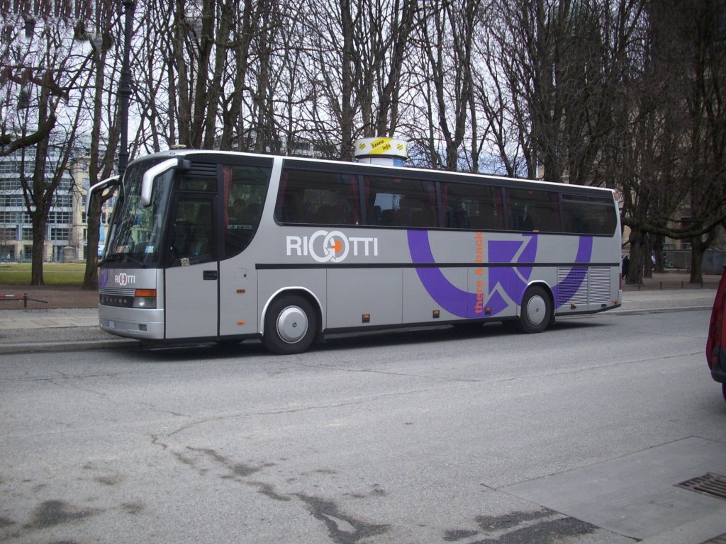 Setra 315 HDH von Ricotti aus Italien in Berlin.