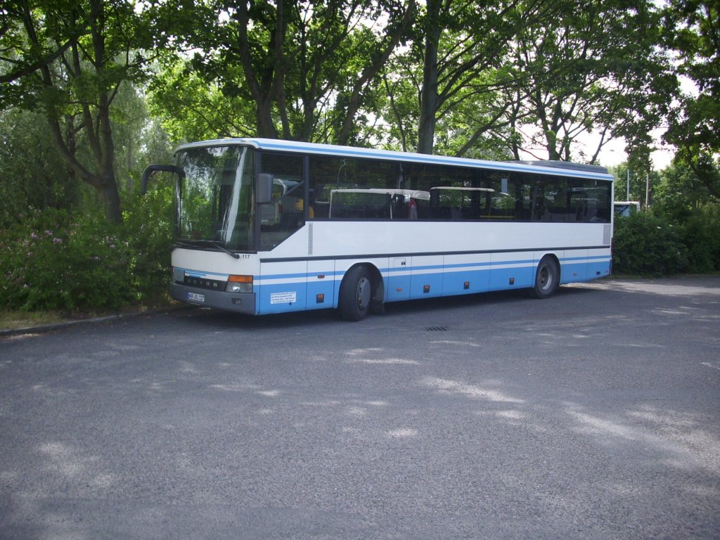 Setra 315 UL der Kraftverkehrsgesellschaft mbH Ribnitz-Damgarten in Stralsund.

