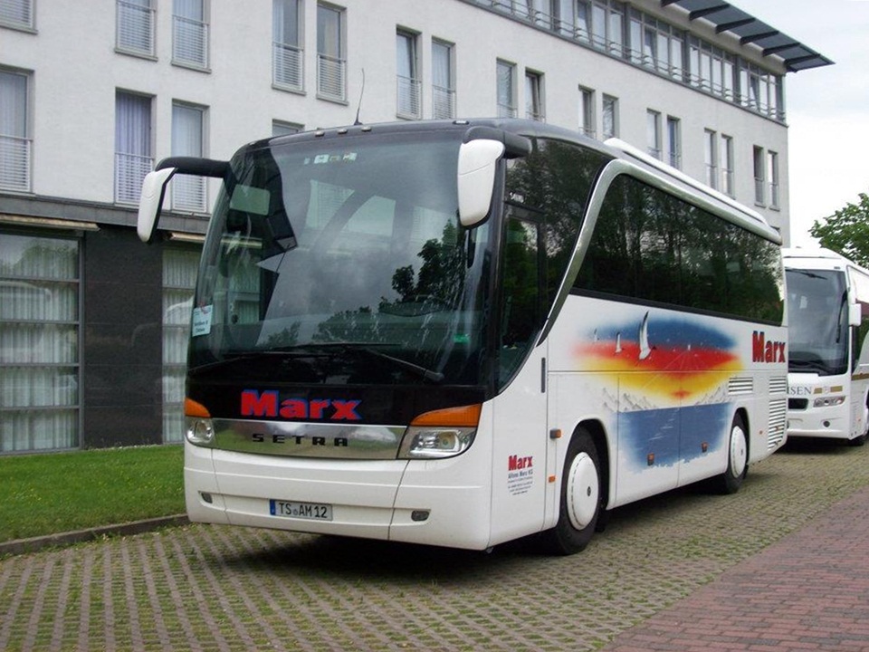 Setra 411 HD von Marx aus Deutschland in Bergen.