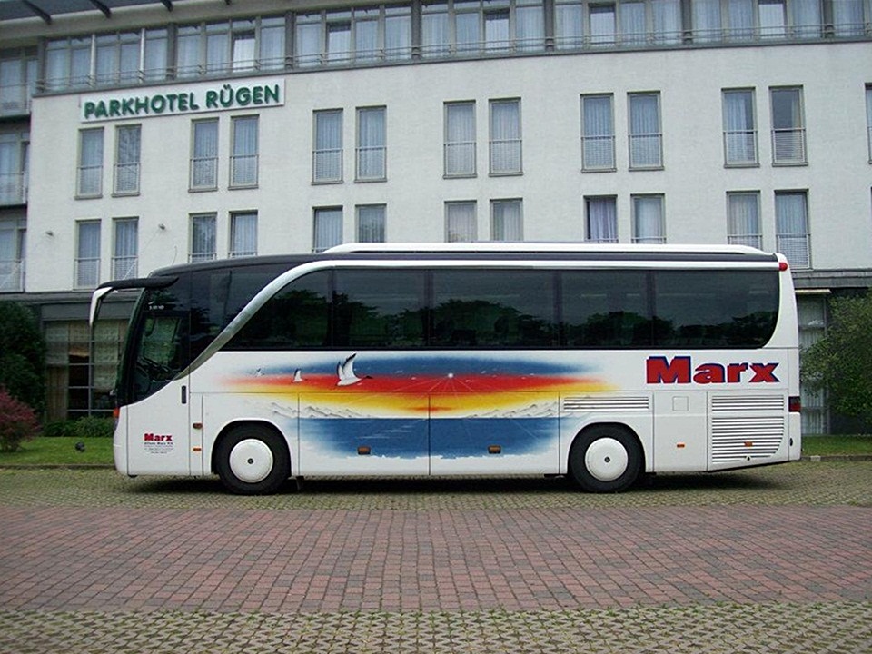 Setra 411 HD von Marx aus Deutschland in Bergen.