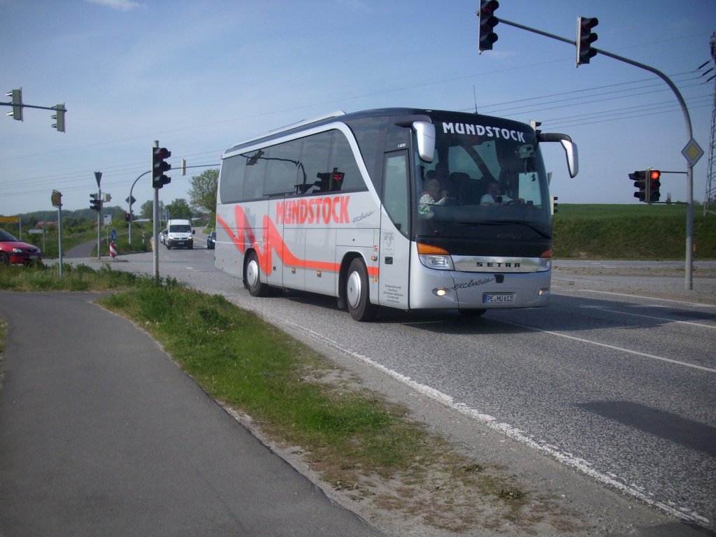 Setra 411 HD von Mundstock aus Deutschland in Mukran.