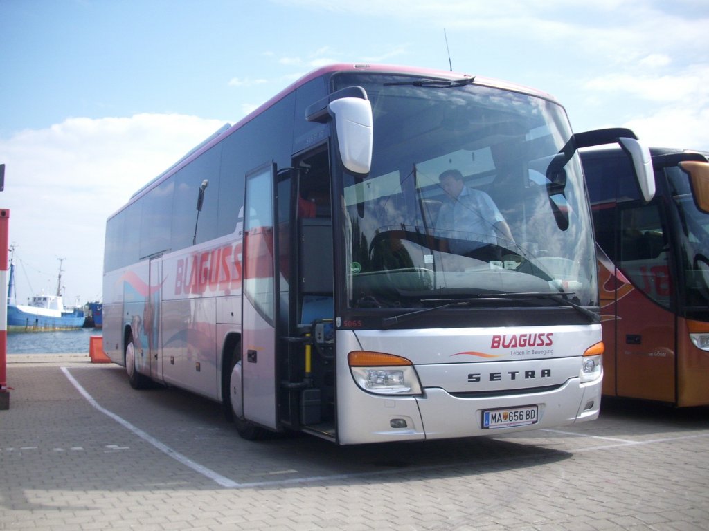 Setra 415 GT-HD von Blaguss aus sterreich im Stadthafen Sassnitz.