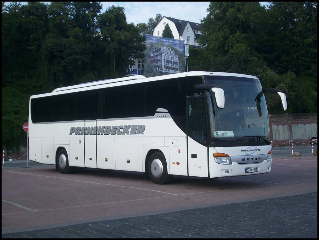 Setra 415 GT-HD von Pannenbecker aus Deutschland im Stadthafen Sassnitz.