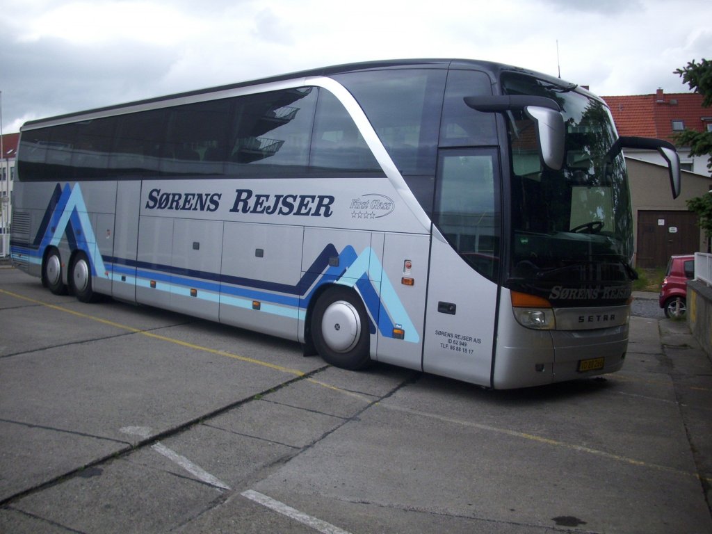 Setra 417 HDH von Srens Rejser aus Dnemark in Sassnitz.