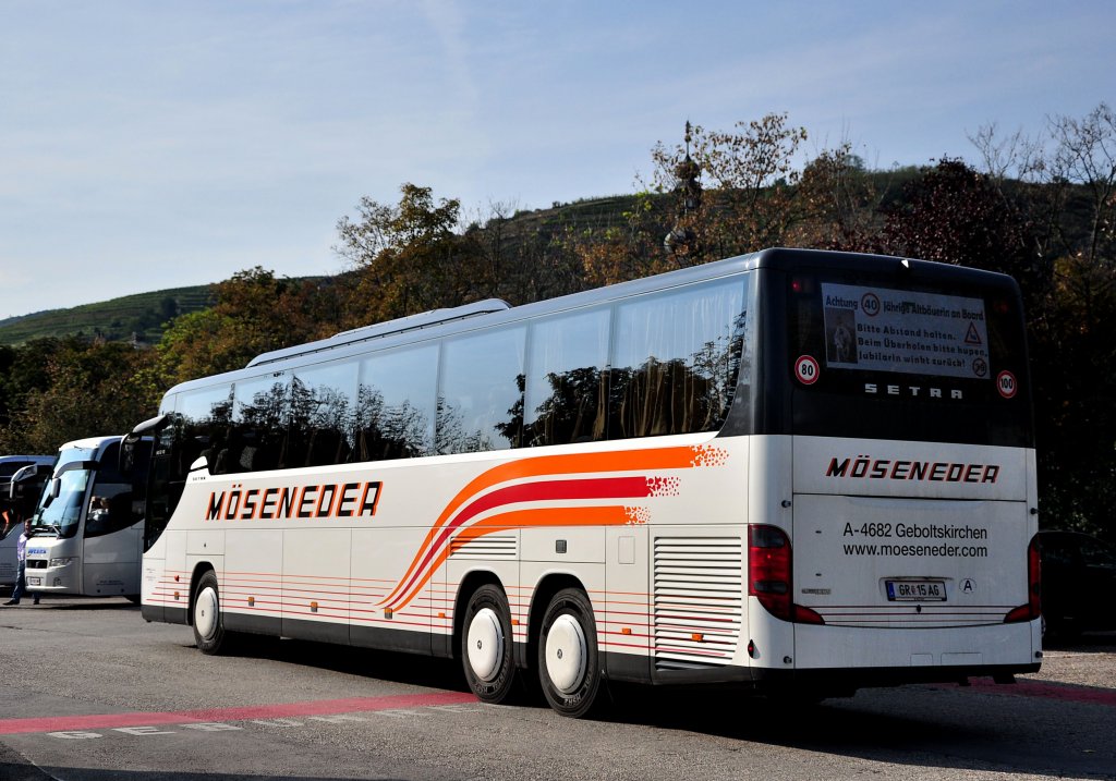 SETRA S 417 GT-HD von MSENEDER Reisen aus Obersterreich am 23.9.2012 in Krems an der Donau gesehen.