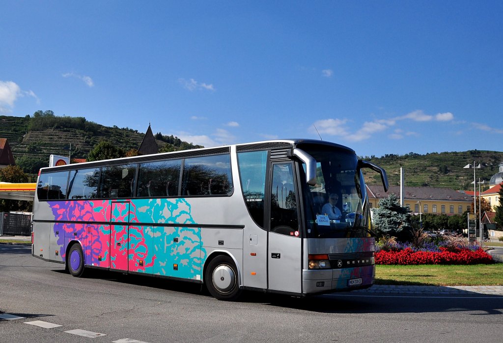 SETRA S315 HDH aus Mdling bei Wien im Sept. 2012 in Krems an der Donau unterwegs.