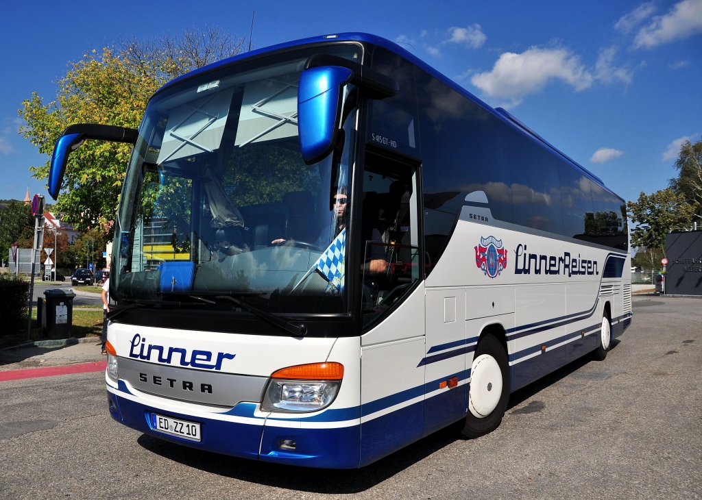 SETRA S415 GT-HD von LINNER REISEN aus der BRD,mit Radhnger,im September 2012 in Krems unterwegs.