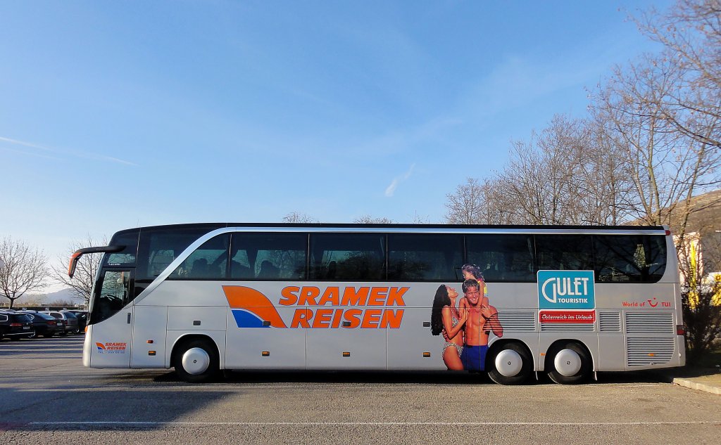 SETRA S417 HDH von SRAMEK Reisen aus Wien am 13.12.2012 in Krems an der Donau.