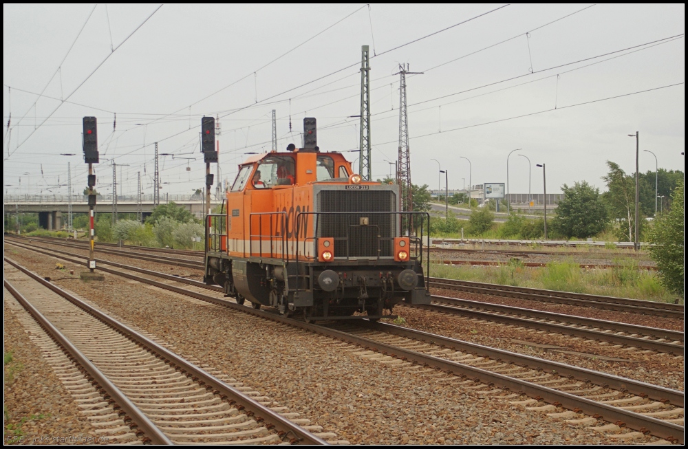 Solo ist LOCON 213 / 214 003 Richtung Sden unterwegs (gesehen Berlin Schnefeld Flughafen 17.07.2011)