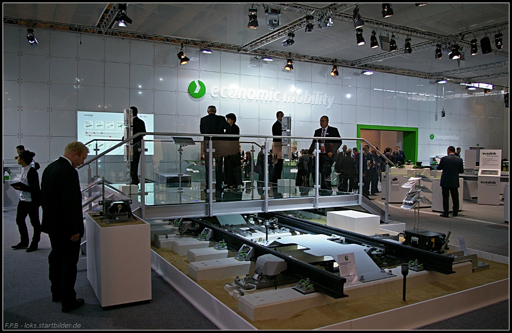 Stand Vossloh economic mobility: Vrschlge fr kofreundliche und Kosteneffektive Mglichkeiten Menschen und Fracht zu bewegen (INNOTRANS 2010 Berlin 21.09.2010)