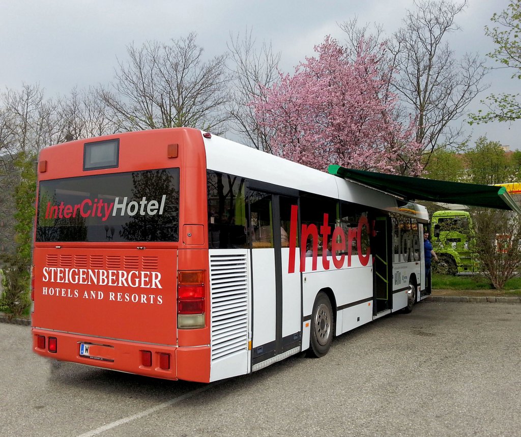 STEYR SN 12 HUA, Bj. 1996,ehemaliger Postbus,umgebaut fr Promotionszwecke am 23.4.2013 in Krems an der Donau.