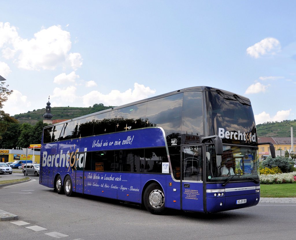 VAN HOOL TD927 Astromega von Berchtold Reisen aus der BRD am 10.7.2013 in Krems an der Donau.