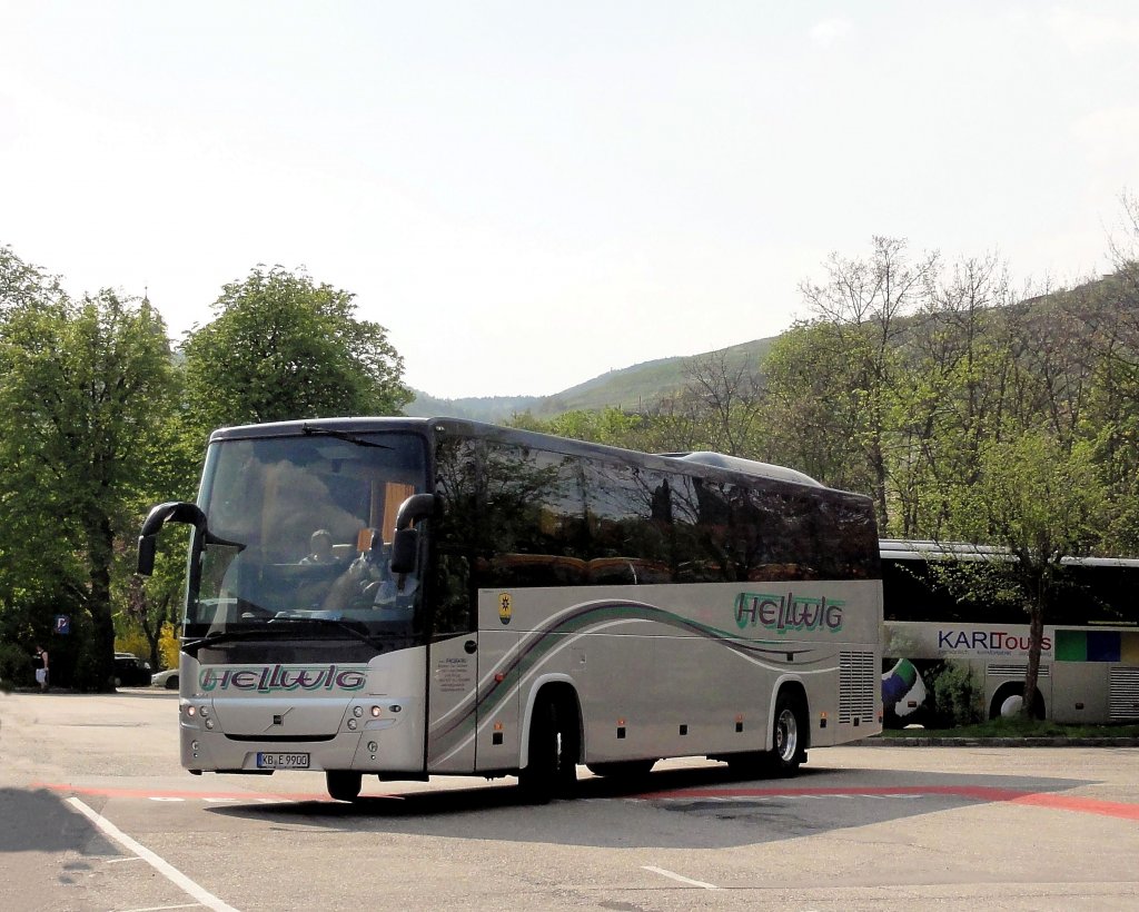 VOLVO 9900 von HELLWIG Reisen aus der BRD am 25.4.2013 in Krems an der Donau.