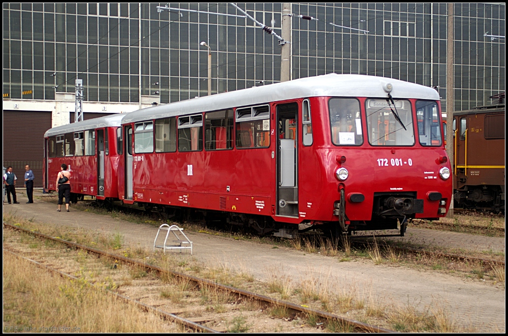 Wer Bandscheibenschäden hat sollte auf keinen Fall mit dem LVT 172 längere Strecken fahren, da diese ungefedert sind und so jede kleinste Unebenheit der Fahrgast erleben kann. Dennoch ist eine Fahrt im  Ferkeltaxi  ein wahres Erlebnis. Am Tag der offenen Tür konnte man sich mit 172 001-0 der Hafenbahn Neustrelitz selbst davon überzeugen (gesehen Tag der offenen Tür NETINERA Bahnwerk Neustrelitz 17.06.2011)