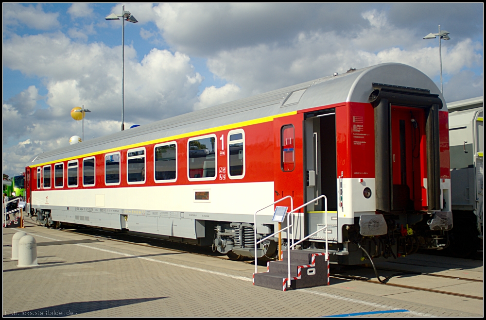 ZSSK-Reisezugwagen der Gattung Ampeer auf der InnoTrans 2012 in Berlin (NVR-Nummer SK-ZSSK Ampeer 61 51 19-70 211-6)