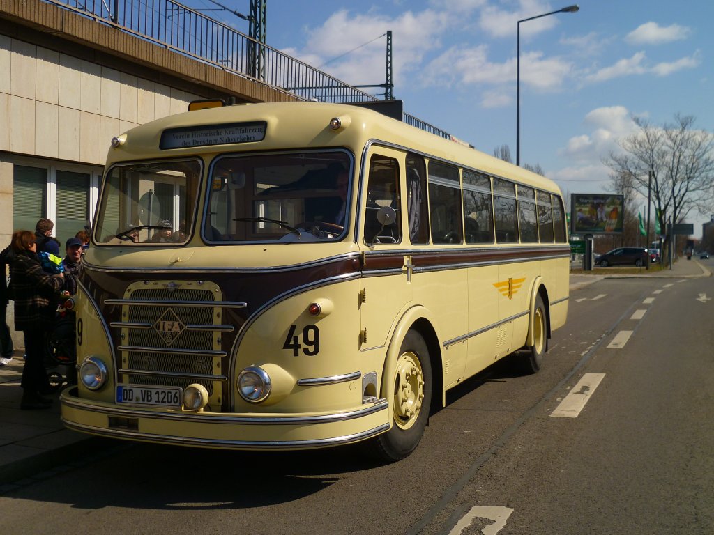 Zum 5. Dresdner Dampfloktreffen am 07.04.13 verkehrten auch Historische IFA Busse.