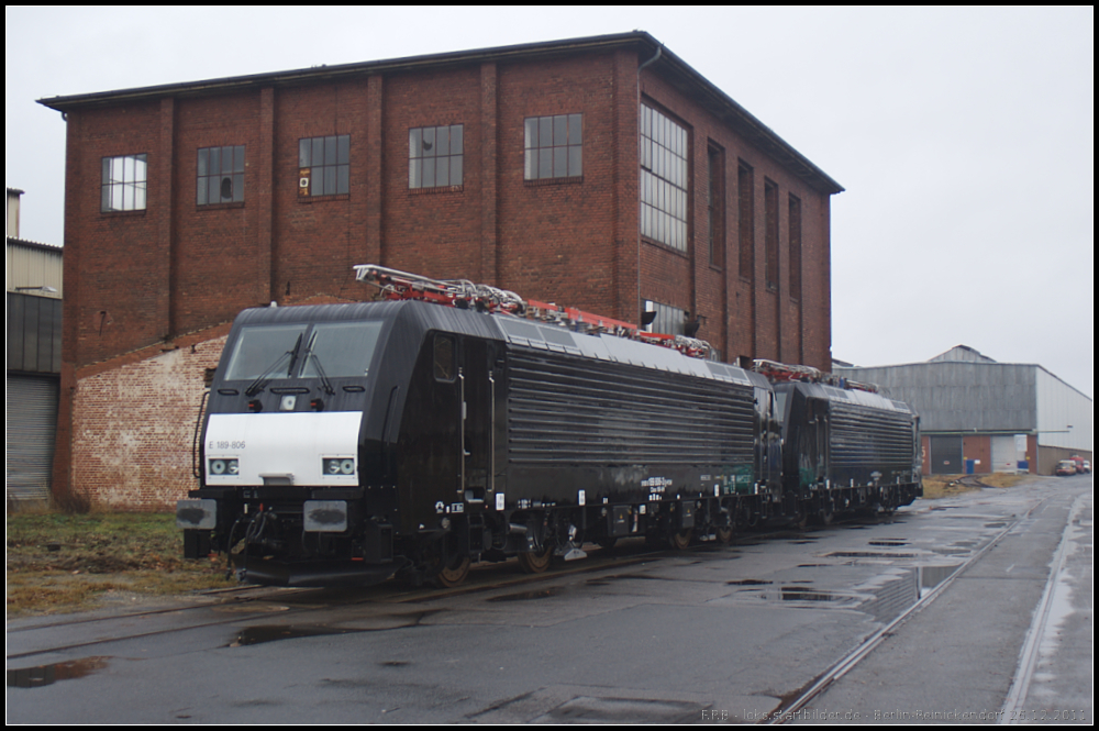 Zum Umlackieren steht ES 64 F4-806 / E 189 806 auf der Parkposition am 26.12.2011 in Berlin-Reinickendorf (NVR-Nummer 91 80 6189 806-3 D-PCW, Class 189-VH, UIC: DE, AT und PL, fotografiert von öffentlichen Gelände)