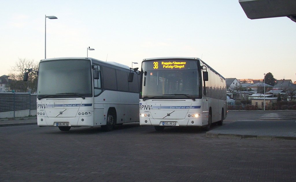 Zwei Volvo 8700 der RPNV in Bergen.