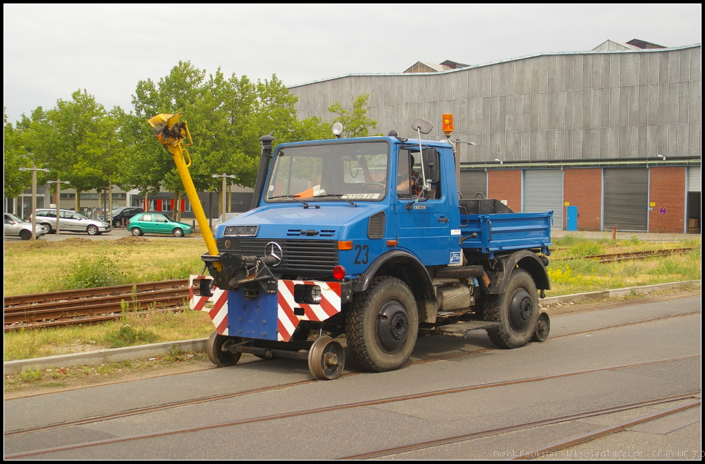 Zweiwegefahrzeug der Fa. Stadler Reinickendorf auf Basis eines Mercedes Unimog U 1400. Wo das Fahrzeug vorher im Einsatz war, konnte nicht in Erfahrung gebracht werden.