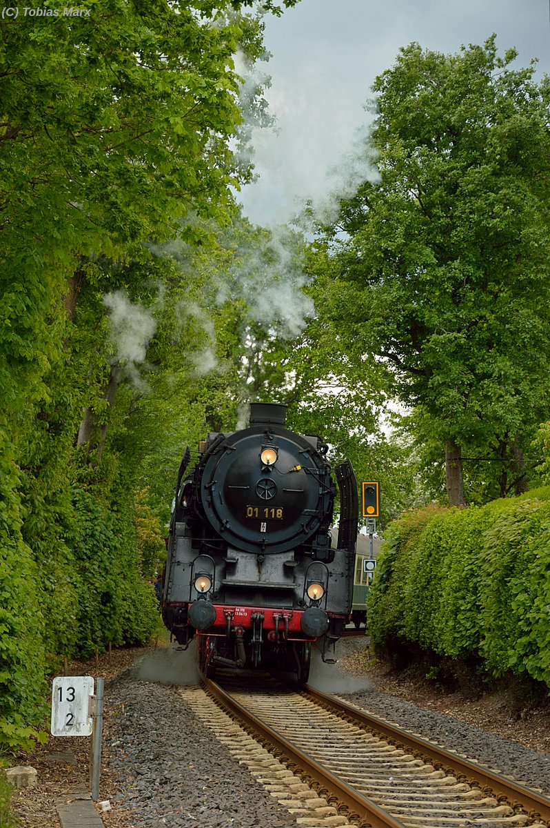 01 118 (HEF) in Schneidhain auf schwerer Bergfahrt am 15.05.2016