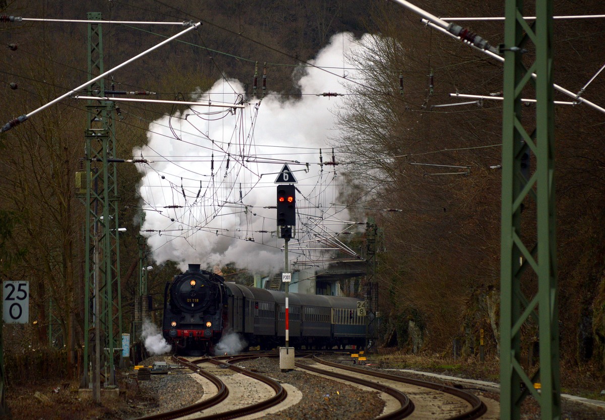 01 118 der Historischen Eisenbahn Frankfurt am 22.03.2015 vor Eppstein mit dem Westerwald Express.