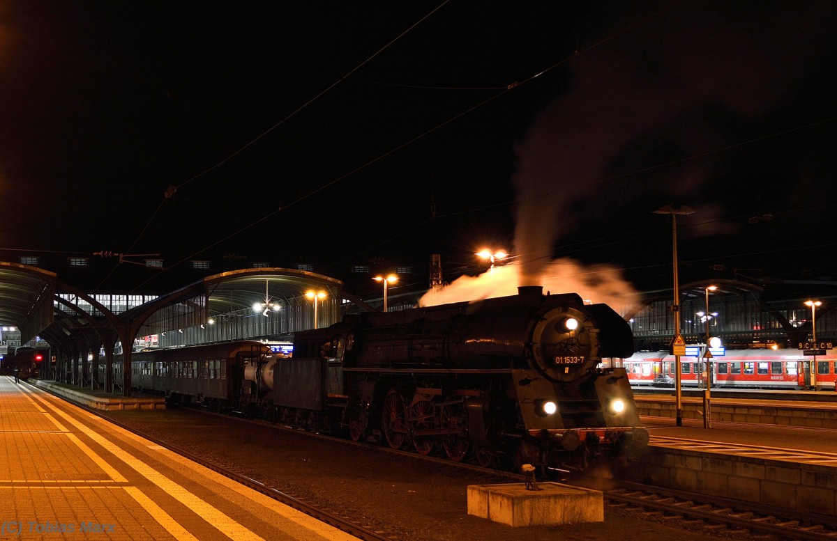 01 1533-7 der ÖGEG beförderte am 06.02.2016 einen Sonderzug der Ef Treysa von Treysa nach Speyer. Hier beim Halt auf der Rückfahrt im Darmstädter Hbf.