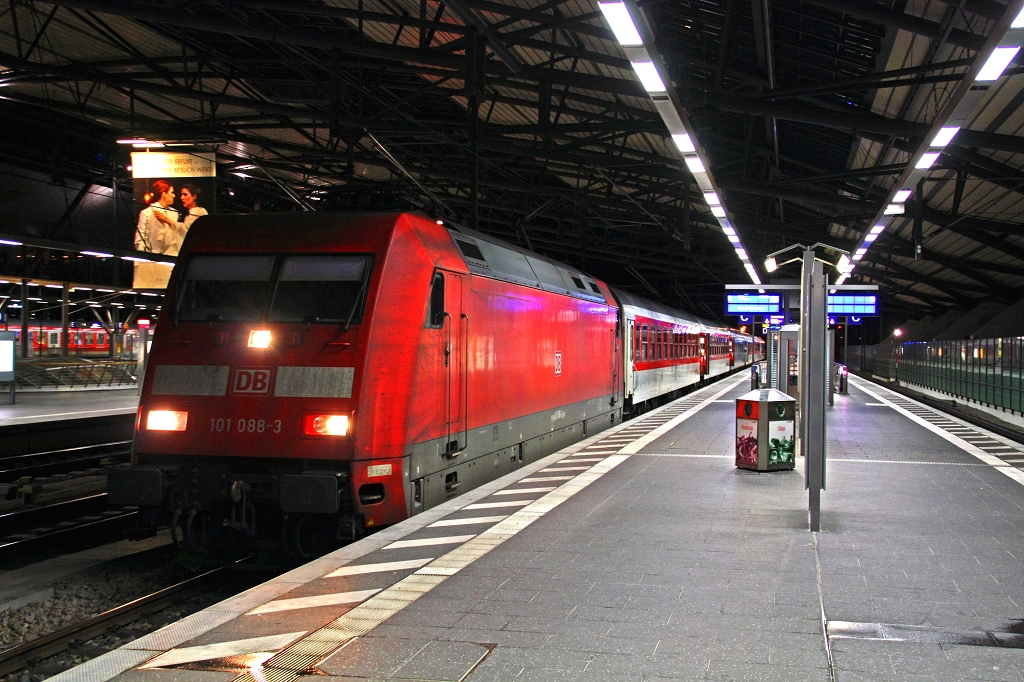101 088 am 20.12.14 in Erfurt Hbf 