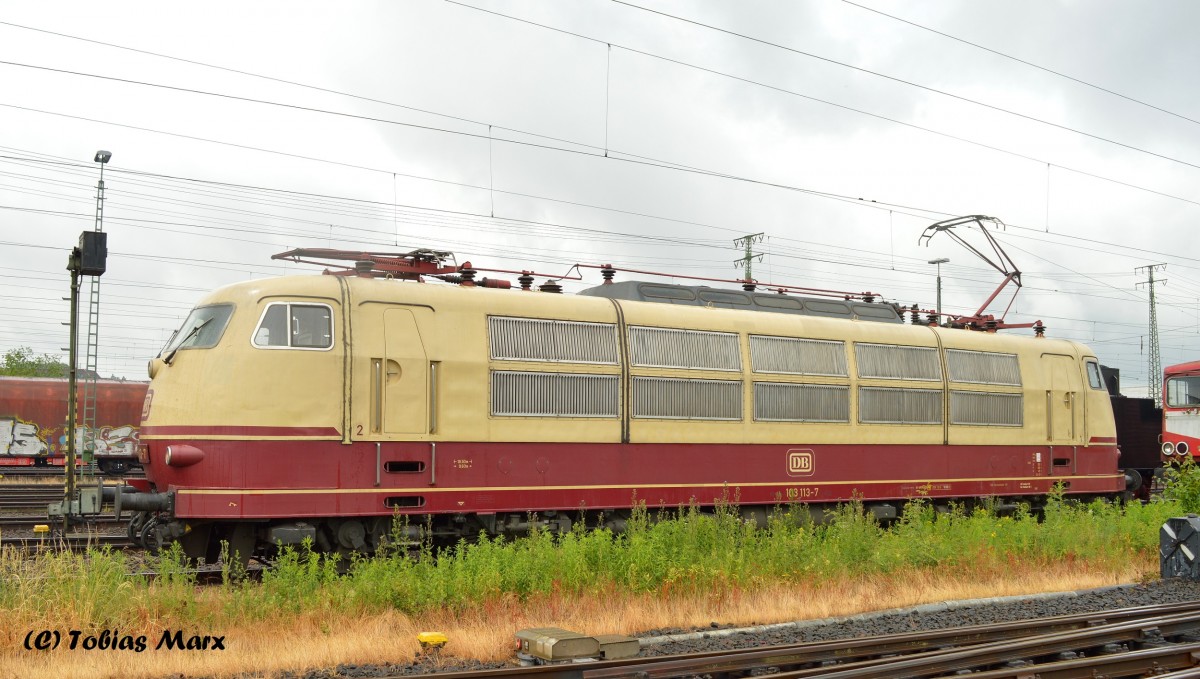 103 113-7 stand am 13.06.2015 au�erhalb des DB Museum Koblenz. Sie wartete auf die Lokparade beim Sommerfest.