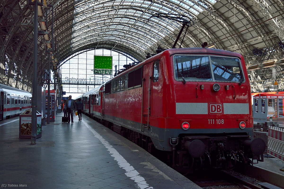 111 108 mit der RB 60 nach Heidelberg am 29.06.2016 in Frankfurt Hbf.