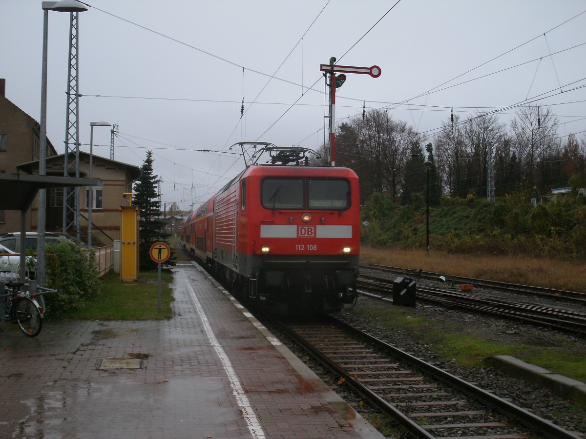 112 106 erreichte,am 20.November 2013,mit dem RE 13007 aus Rostock,den Bahnhof Sassnitz.