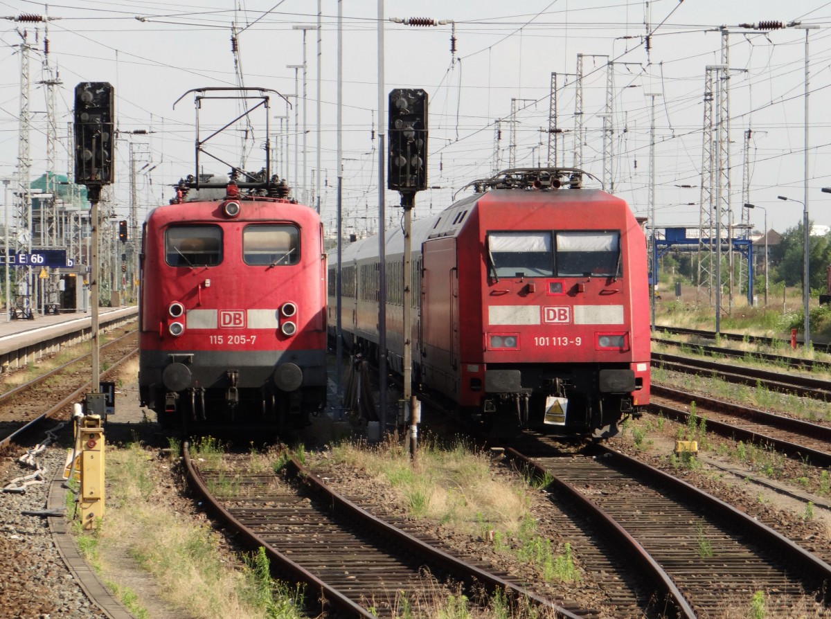 115 205-7 und 101 113-9 sah man am 09.07.14 in Stralsund Hbf. Foto entstand vom Bahnsteig! 