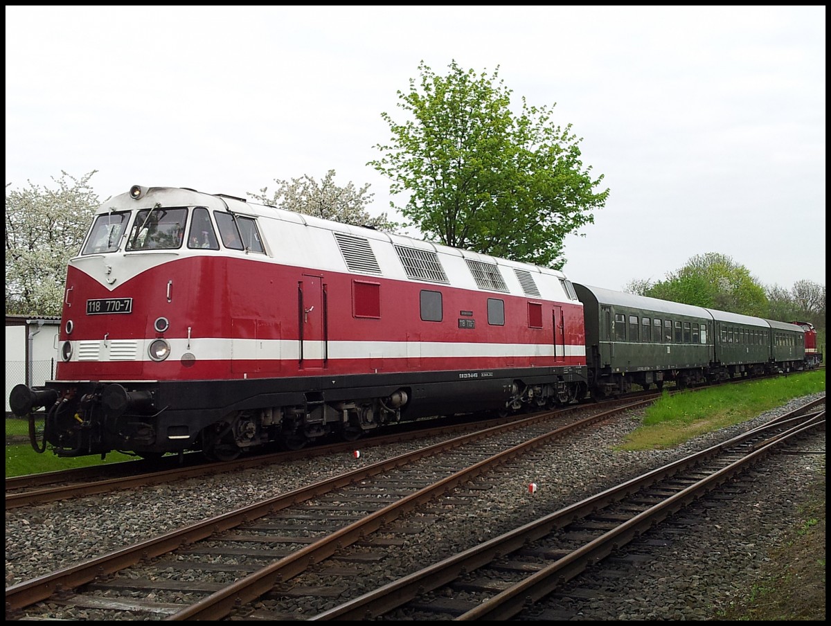 118 770-7 auf dem Bahnhofsfest in Putbus am 12.05.2013   