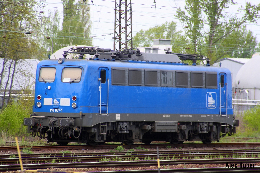140 037 der Press steht Kalt im Rbf Sch�nefeld.